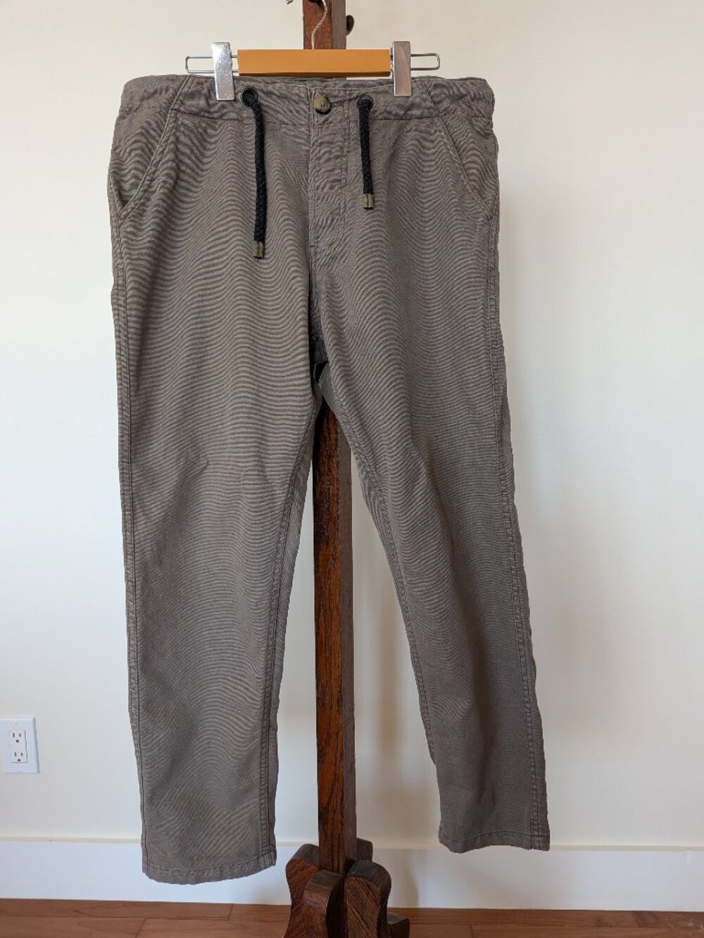 Bleu de Paname Cropped carrot pants in Olive